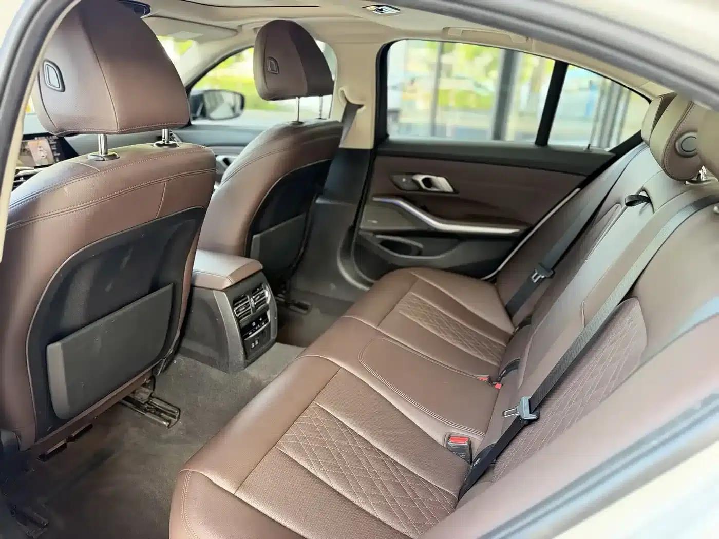2022 BMW 3 Series Facelift 325i M Sport Shadow Edition — миниатюра 9
