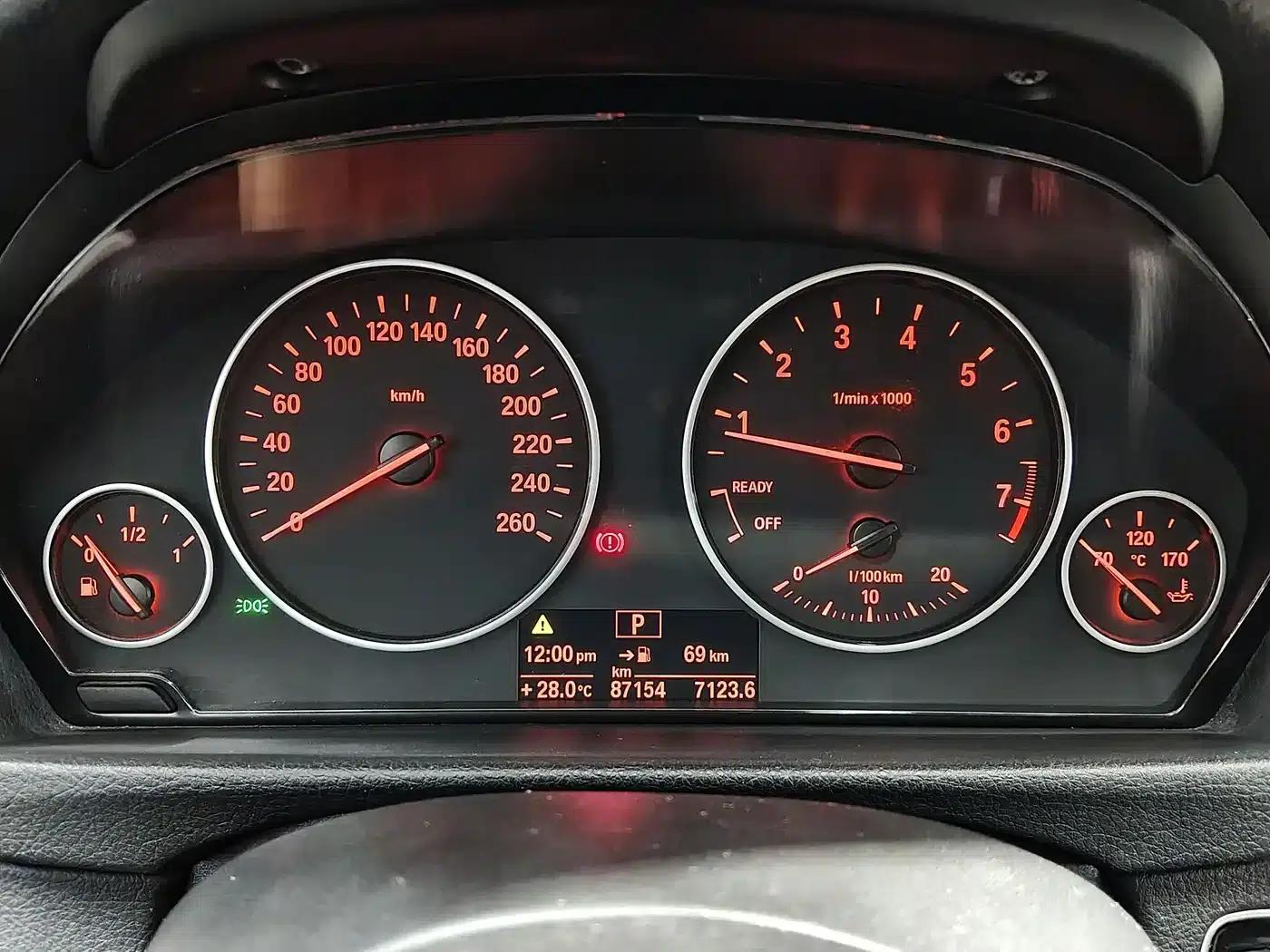 2015 BMW 3 Series 320Li Luxury Design Package — миниатюра 13