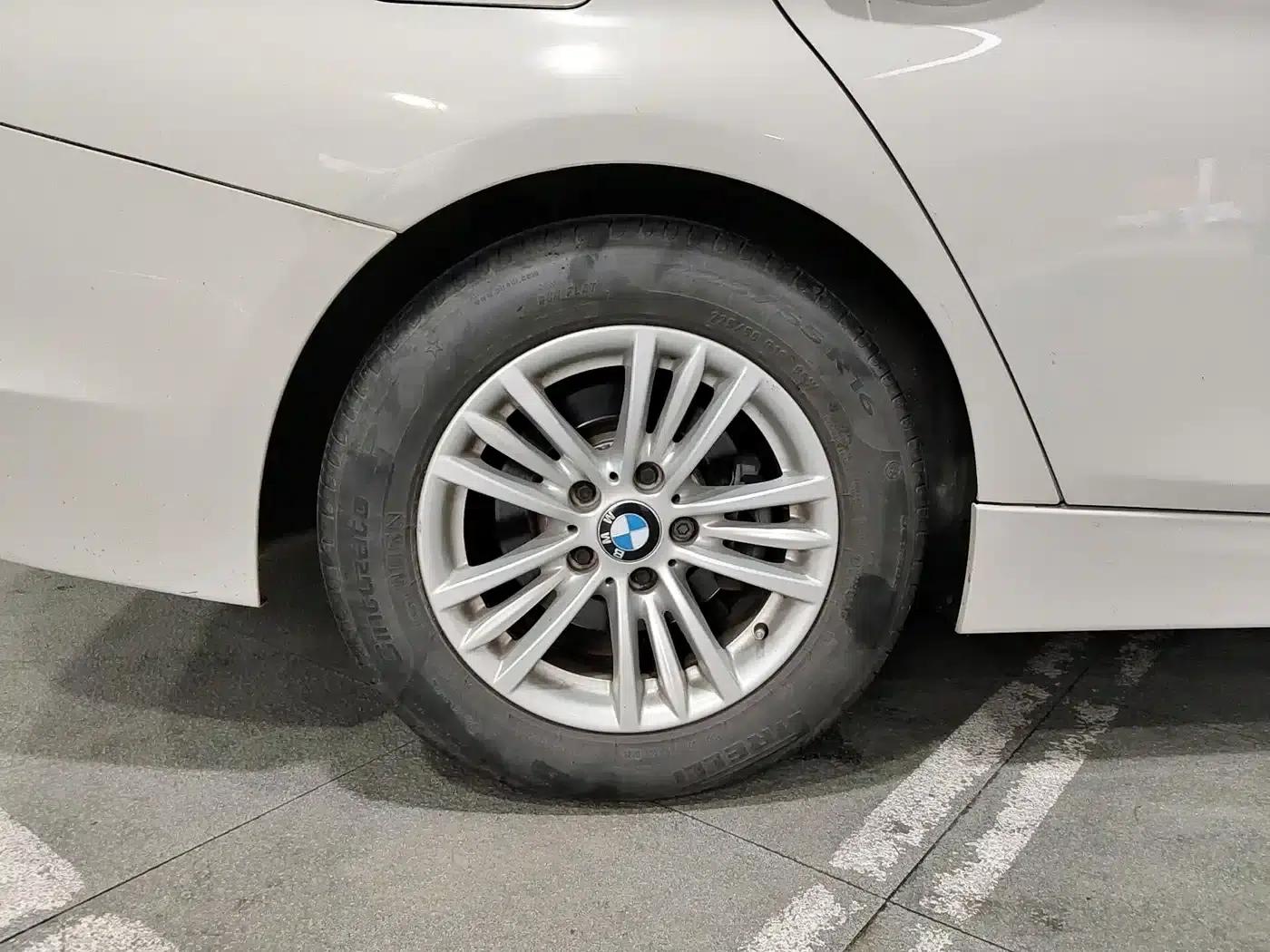 2015 BMW 3 Series 320Li Luxury Design Package — миниатюра 18