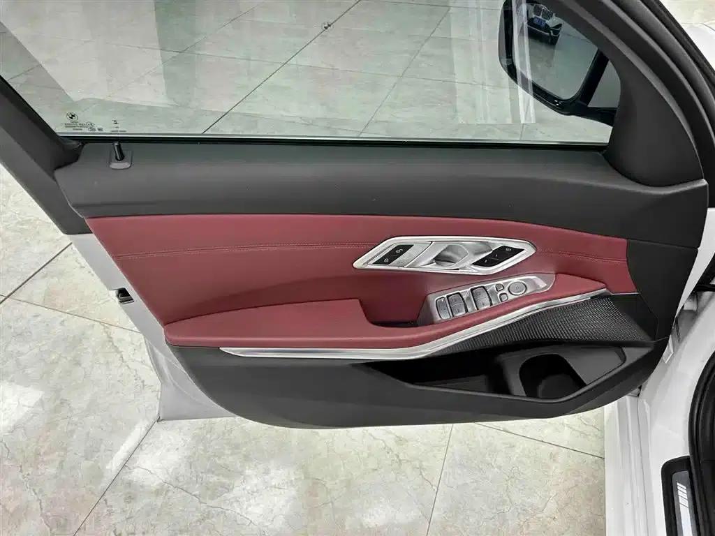 2023 BMW 3 Series 320Li M Sport Package — миниатюра 11