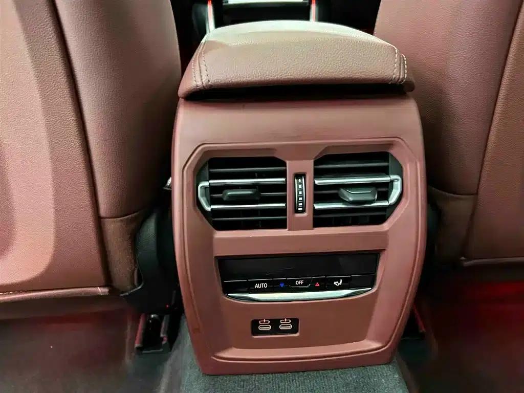 2023 BMW 3 Series 320Li M Sport Package — миниатюра 16