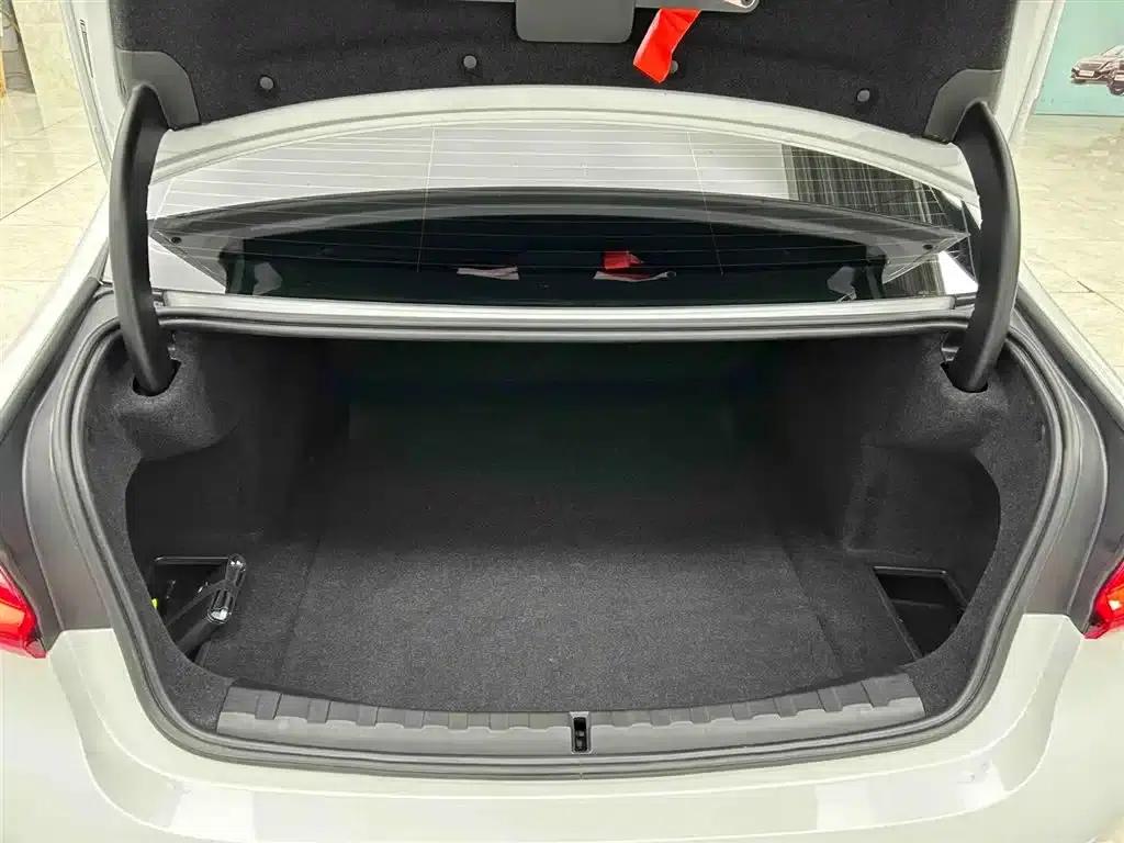 2023 BMW 3 Series 320Li M Sport Package — миниатюра 17