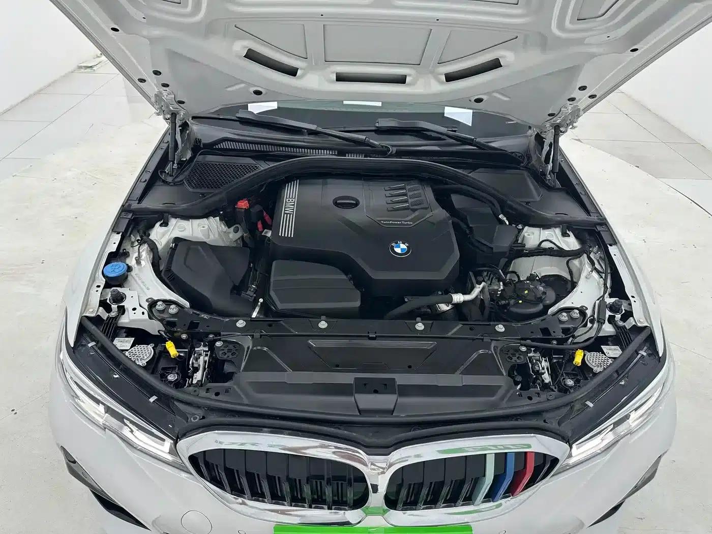 2022 BMW 3 Series 320Li M Sport Package — миниатюра 17