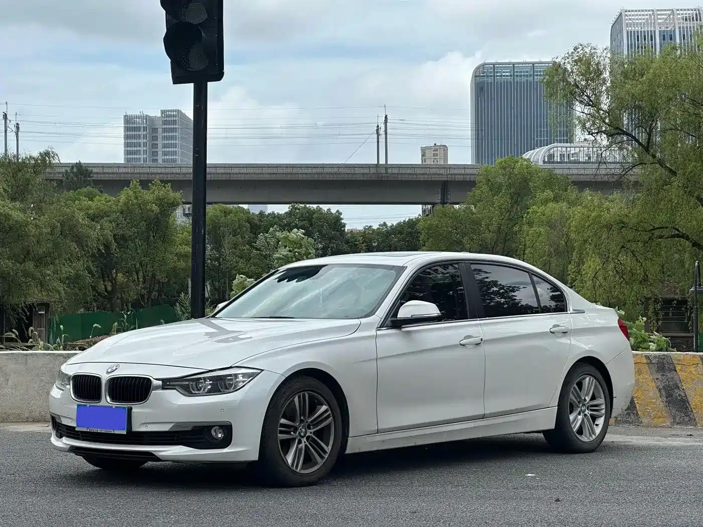 2017 BMW 3 Series 320Li Fashion Edition — миниатюра 1