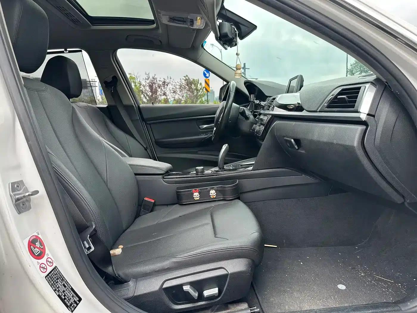 2017 BMW 3 Series 320Li Fashion Edition — миниатюра 11