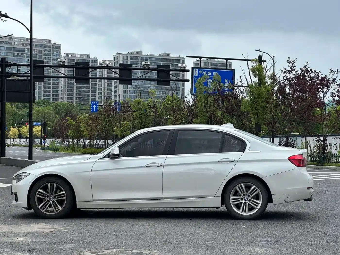 2017 BMW 3 Series 320Li Fashion Edition — миниатюра 4