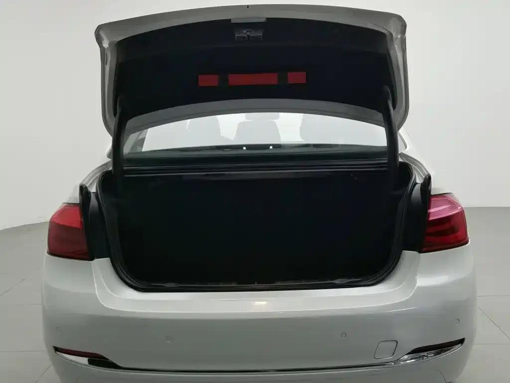 2017 BMW 3 Series 318Li Fashion Edition — миниатюра 16