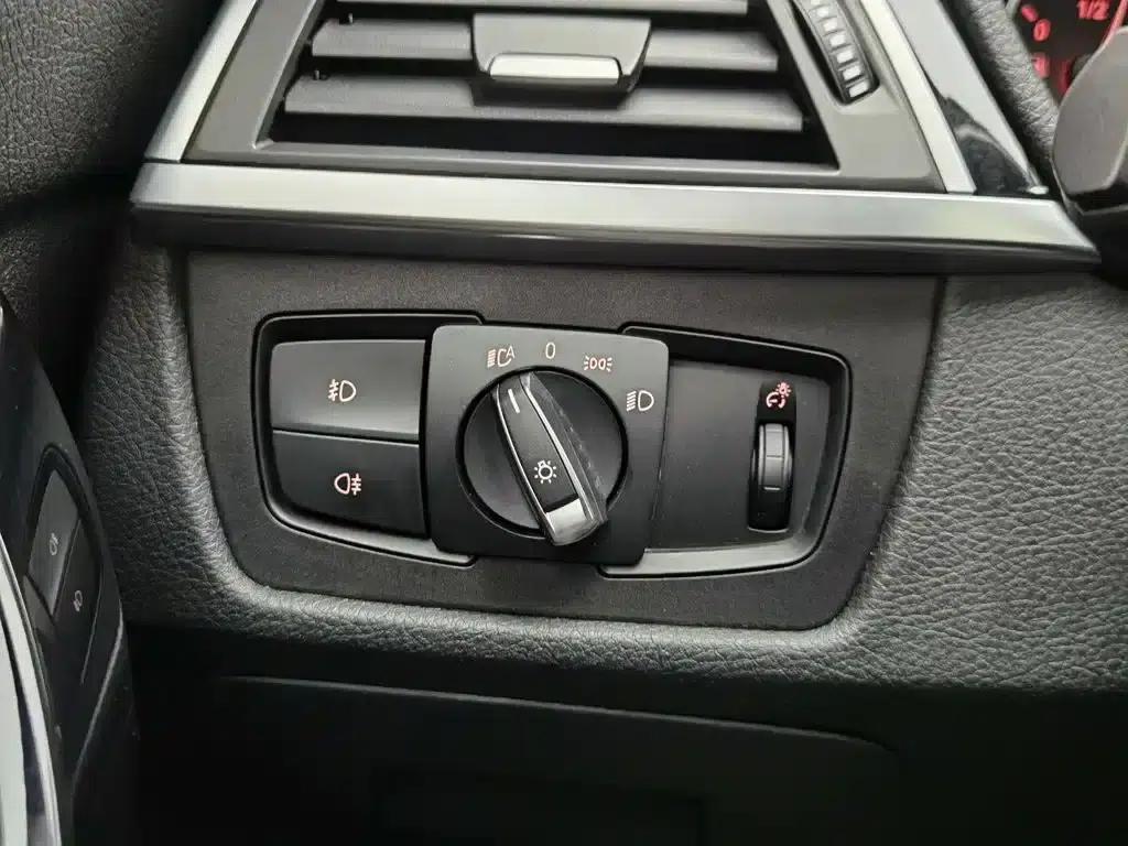 2017 BMW 3 Series 318Li Fashion Edition — миниатюра 21