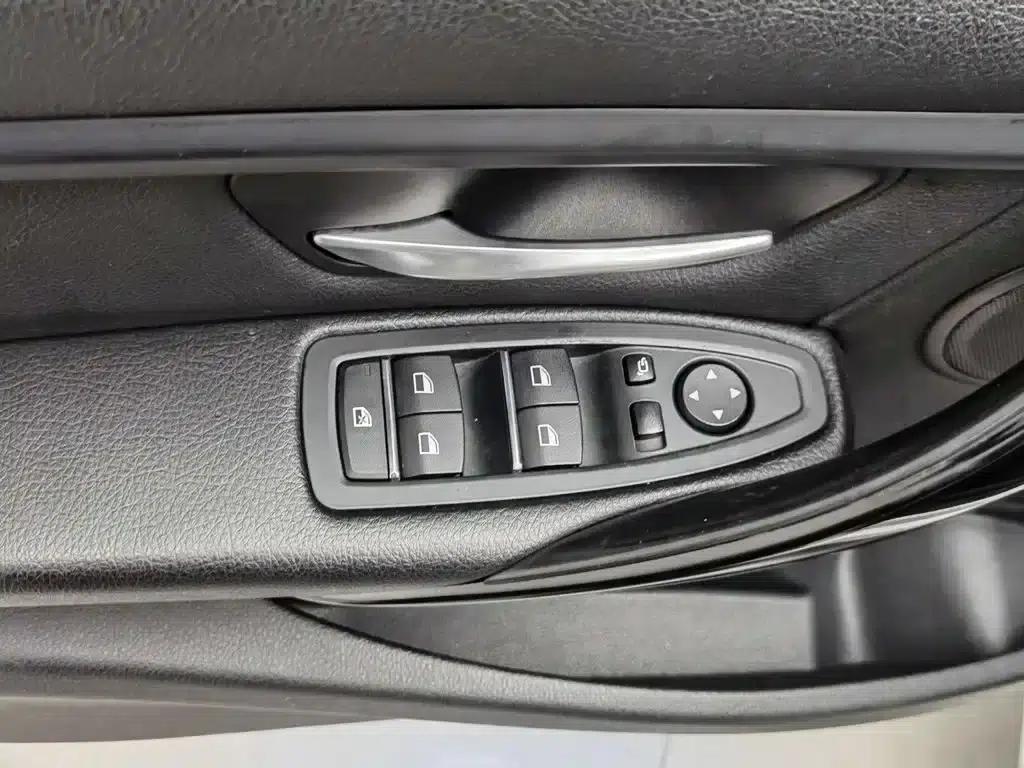 2017 BMW 3 Series 318Li Fashion Edition — миниатюра 9