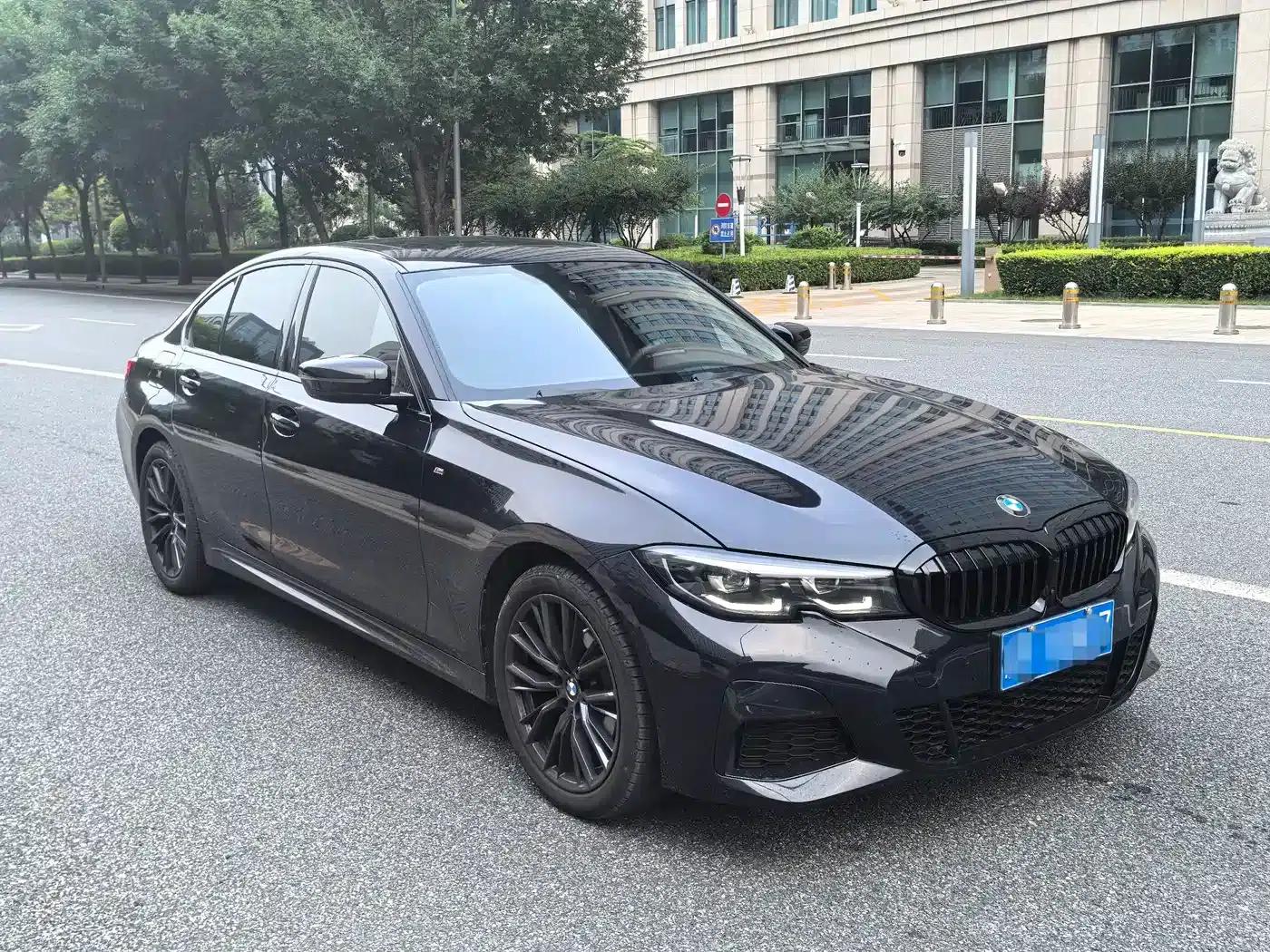 2022 BMW 3 Series 325i M Sport Shadow Edition — миниатюра 4