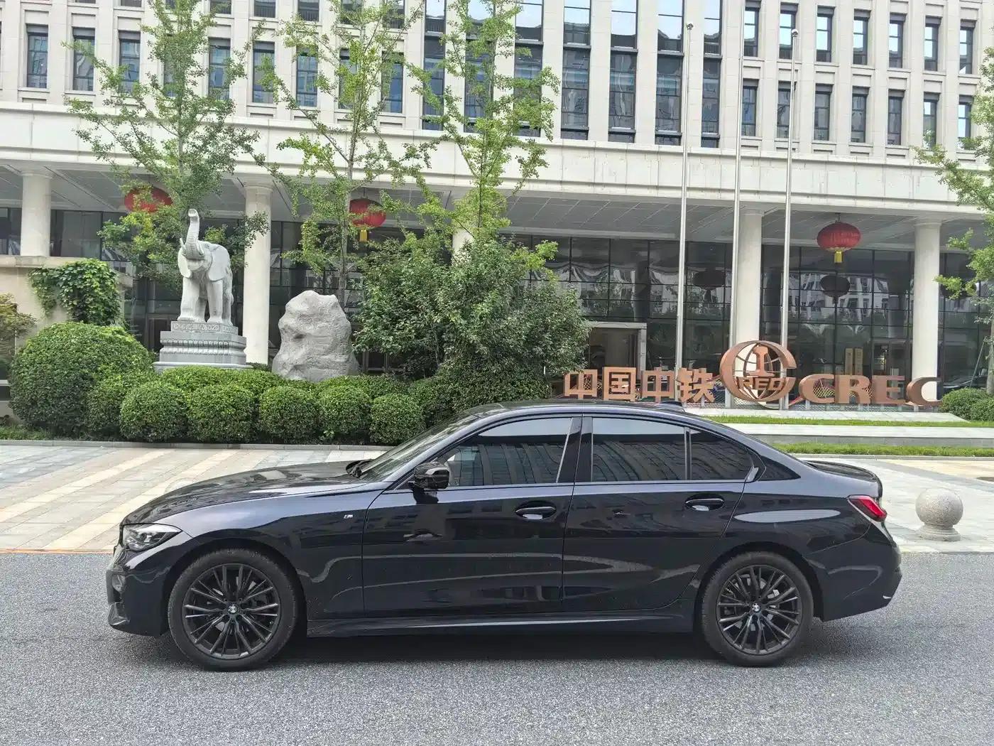2022 BMW 3 Series 325i M Sport Shadow Edition — миниатюра 6