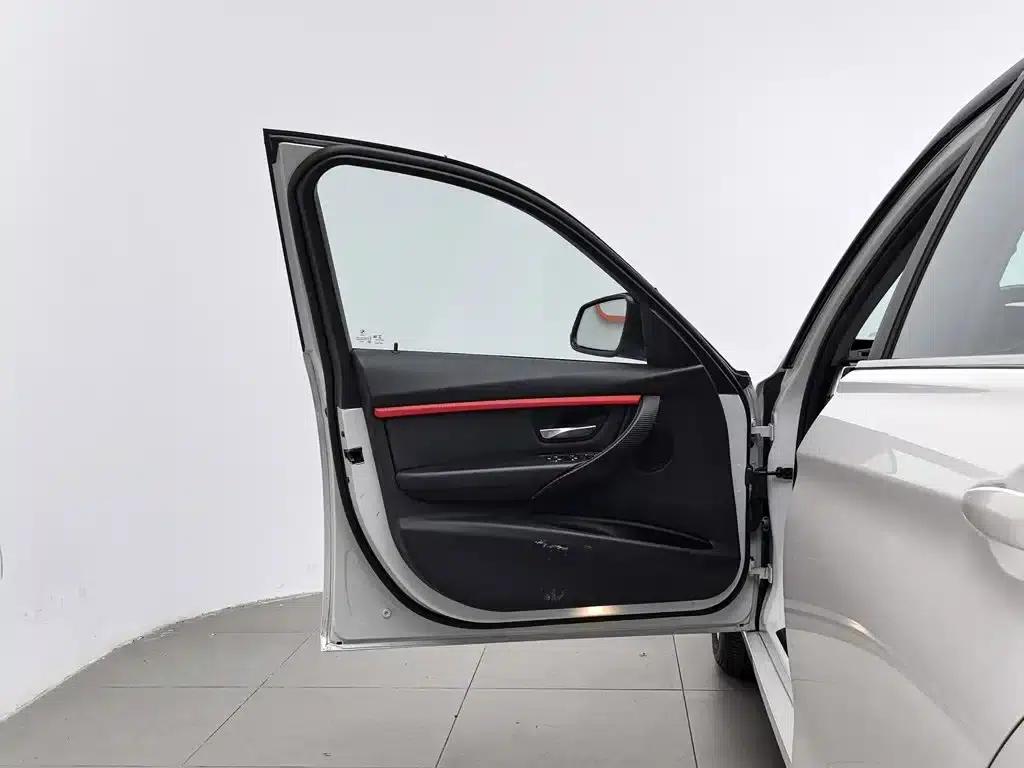 2017 BMW 3 Series 320Li Fashion Edition — миниатюра 8