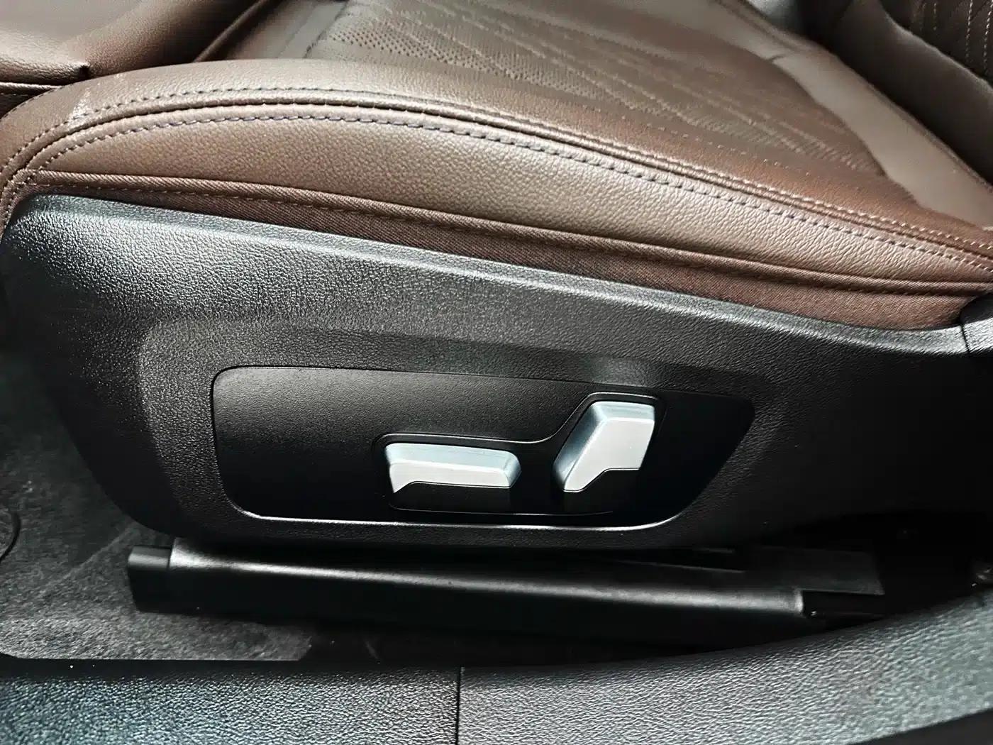 2023 BMW 3 Series 320i M Sport Package — миниатюра 11