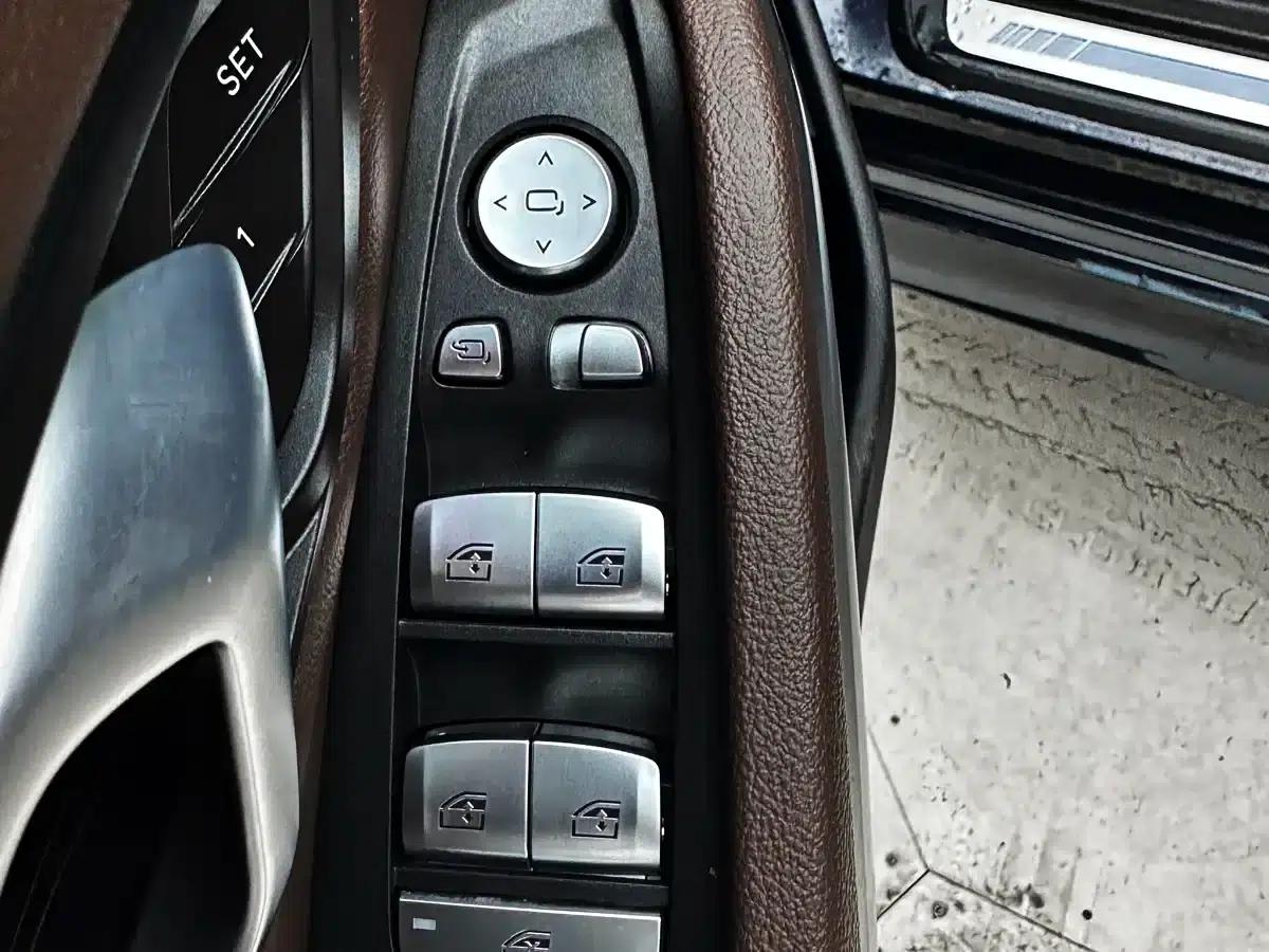 2023 BMW 3 Series 320i M Sport Package — миниатюра 12