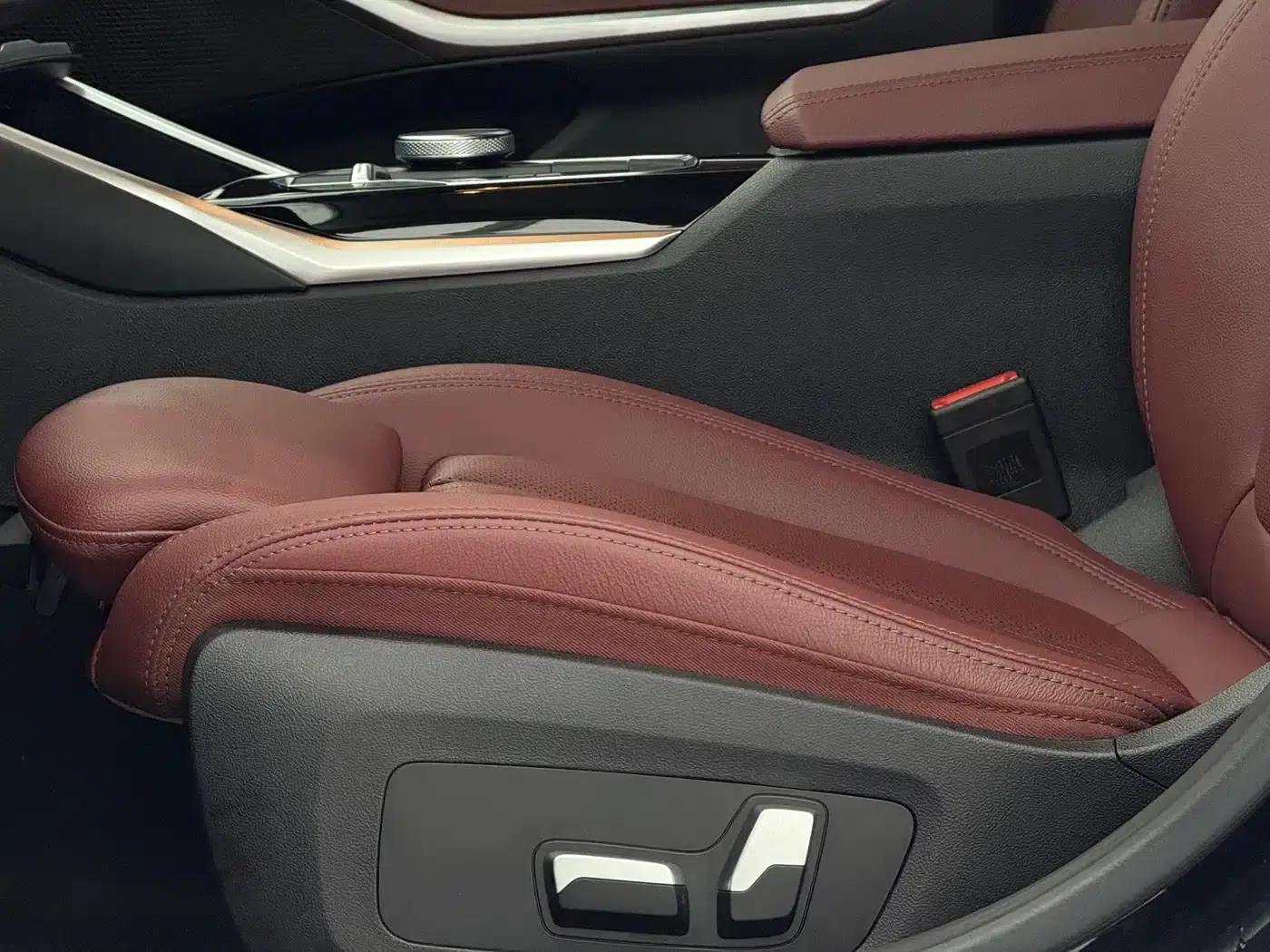 2023 BMW 3 Series 320Li M Sport Package — миниатюра 24