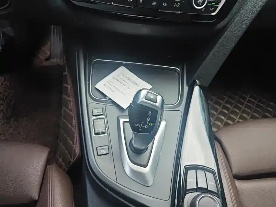 BMW 3 Series 2018 320Li Fashion Edition — миниатюра 16