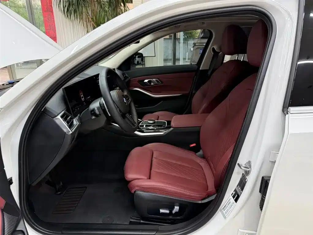 2023 BMW 3 Series 320Li M Sport Package — миниатюра 16
