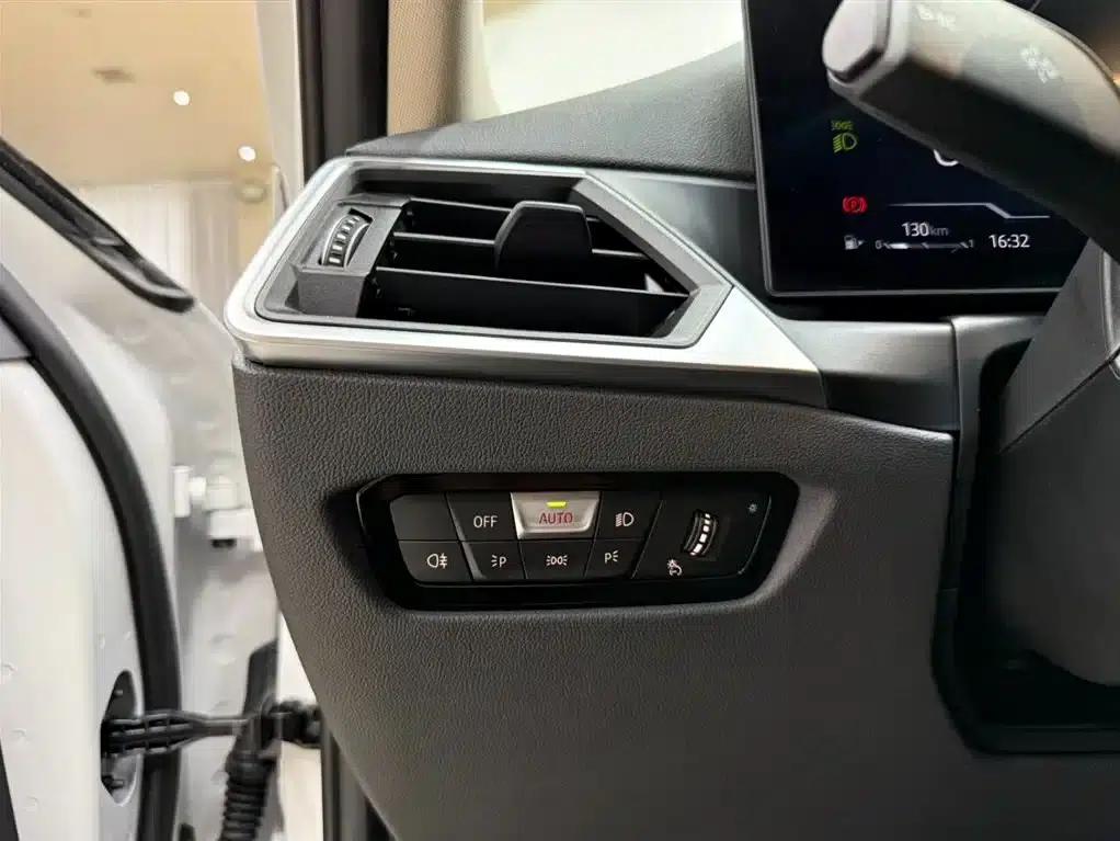 2023 BMW 3 Series 320Li M Sport Package — миниатюра 9