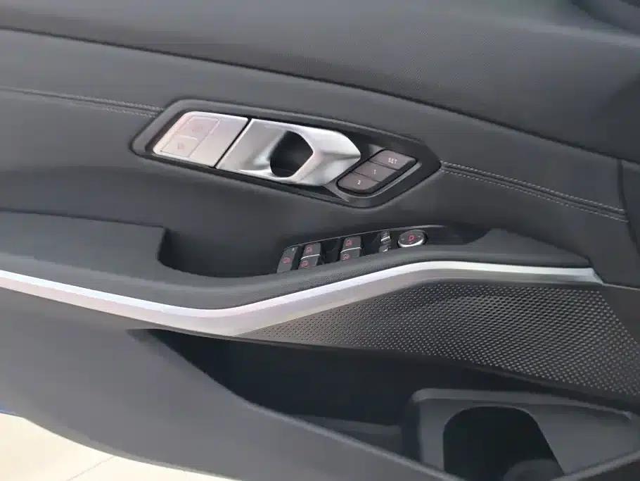2020 BMW 3 Series 320Li M Sport Package — миниатюра 7