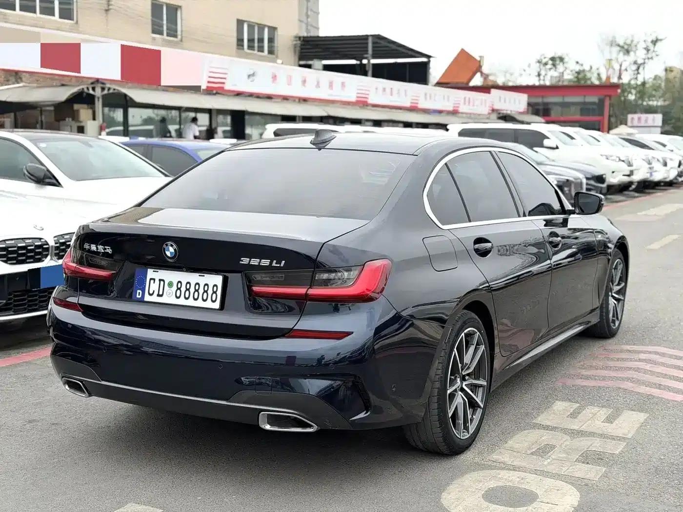 2021 BMW 3 Series 325Li M Sport Package — миниатюра 6