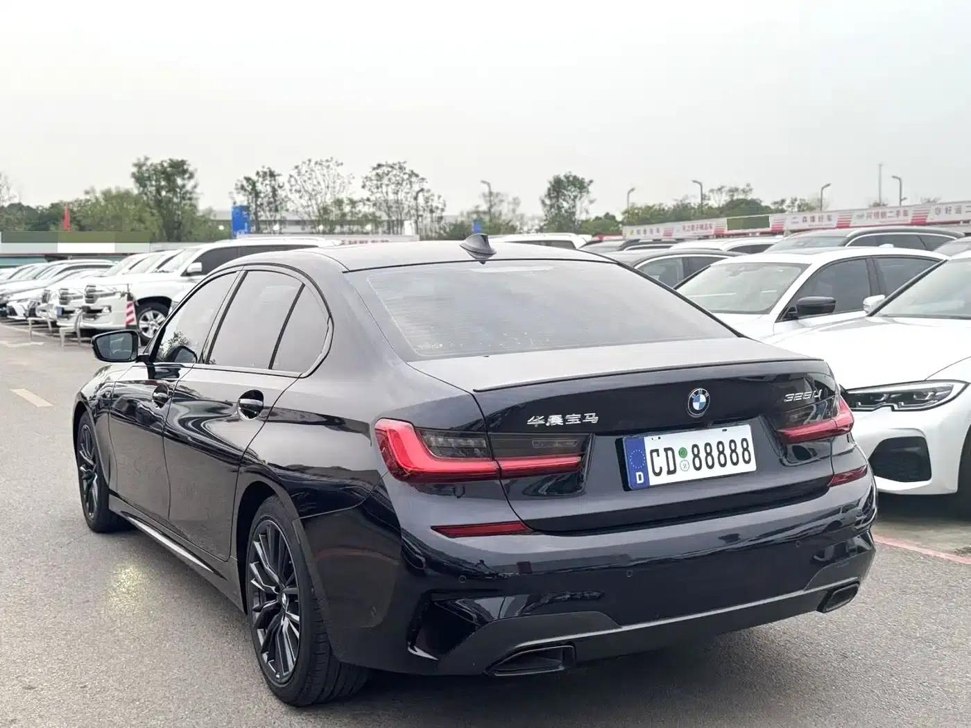 2021 BMW 3 Series 325Li M Sport Shadow Edition — миниатюра 7