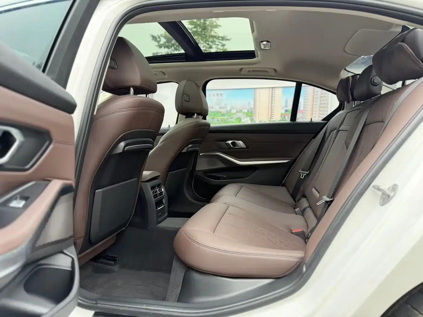 2022 BMW 3 Series 320Li M Sport Package — миниатюра 11