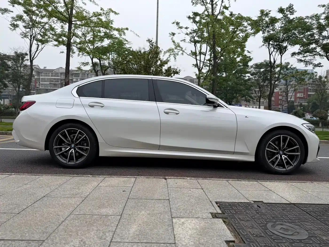 2022 BMW 3 Series 320Li M Sport Package — миниатюра 8