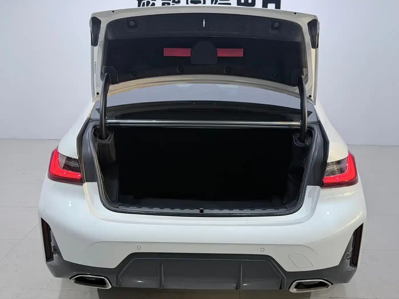 2023 BMW 3 Series 320Li M Sport Package — миниатюра 16