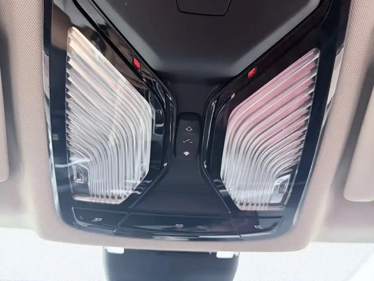 2023 BMW 3 Series 320Li M Sport Package — миниатюра 14