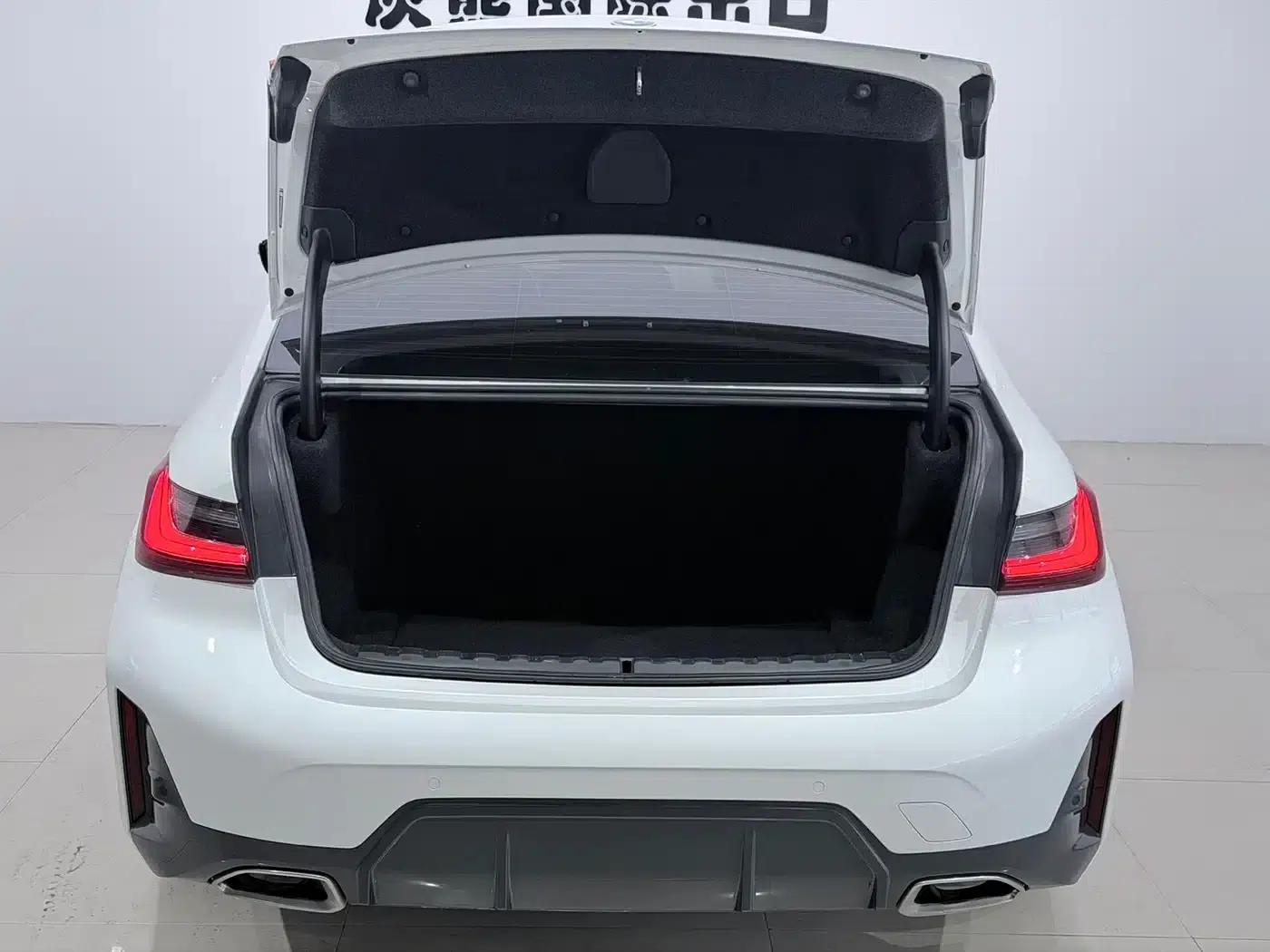 2023 BMW 3 Series 320Li M Sport Package — миниатюра 16