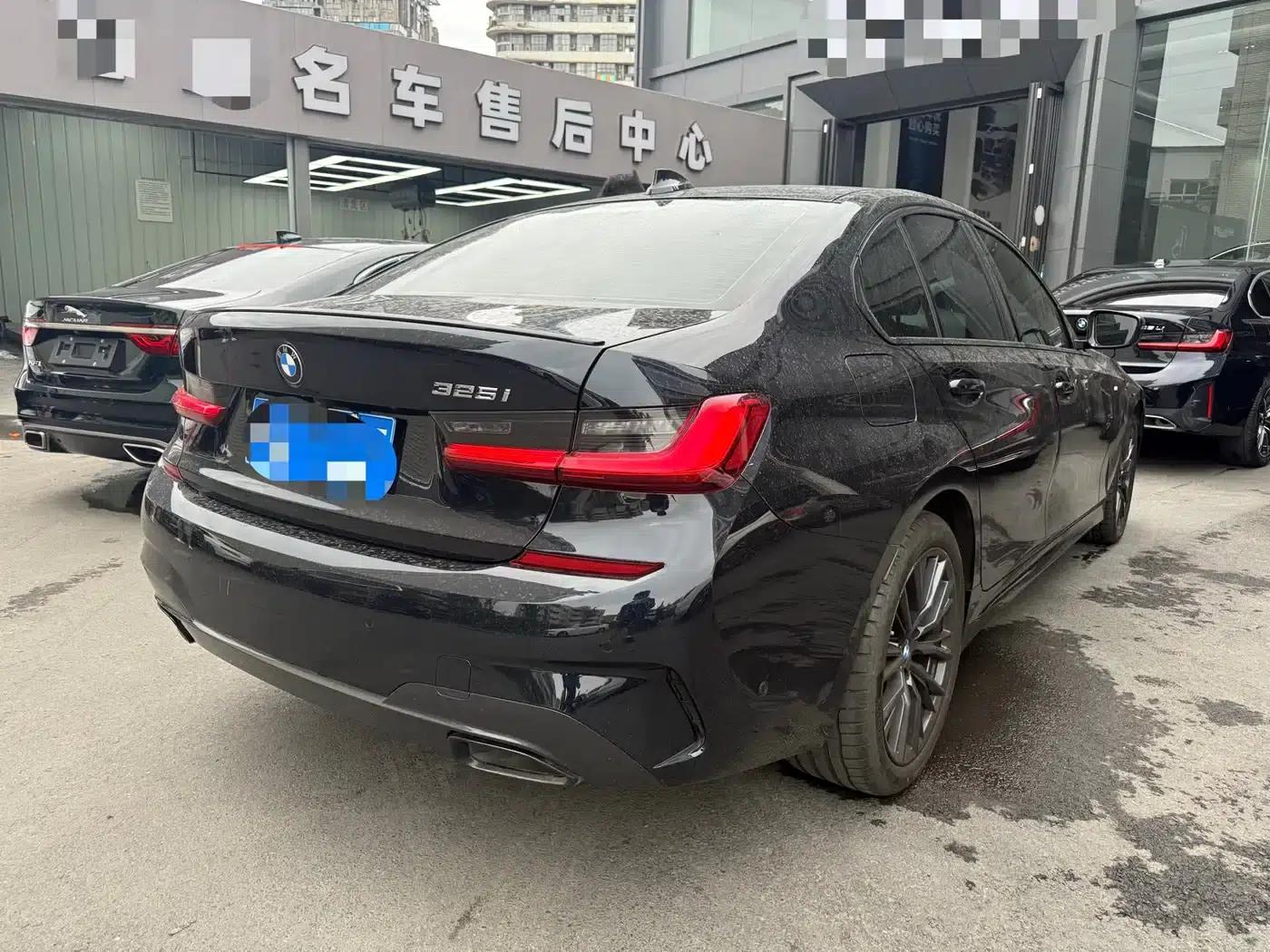2021 BMW 3 Series 325i M Sport Shadow Edition — миниатюра 8