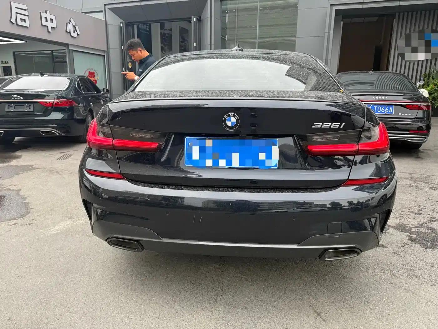 2021 BMW 3 Series 325i M Sport Shadow Edition — миниатюра 9