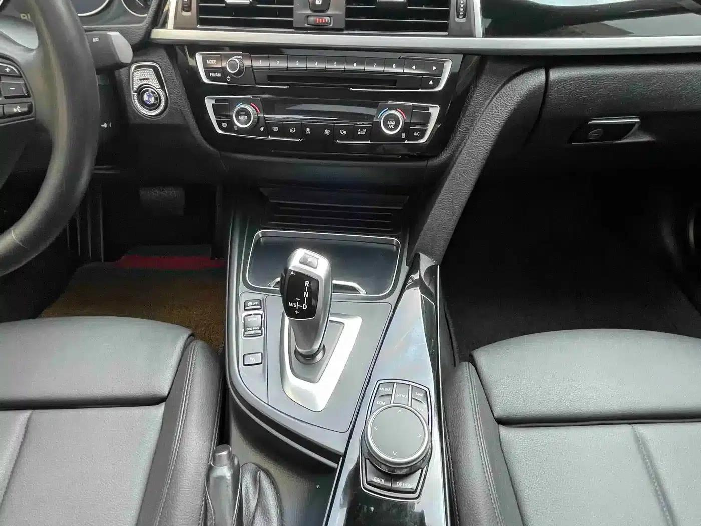 BMW 3 Series 2019 320Li Fashion Edition — миниатюра 15