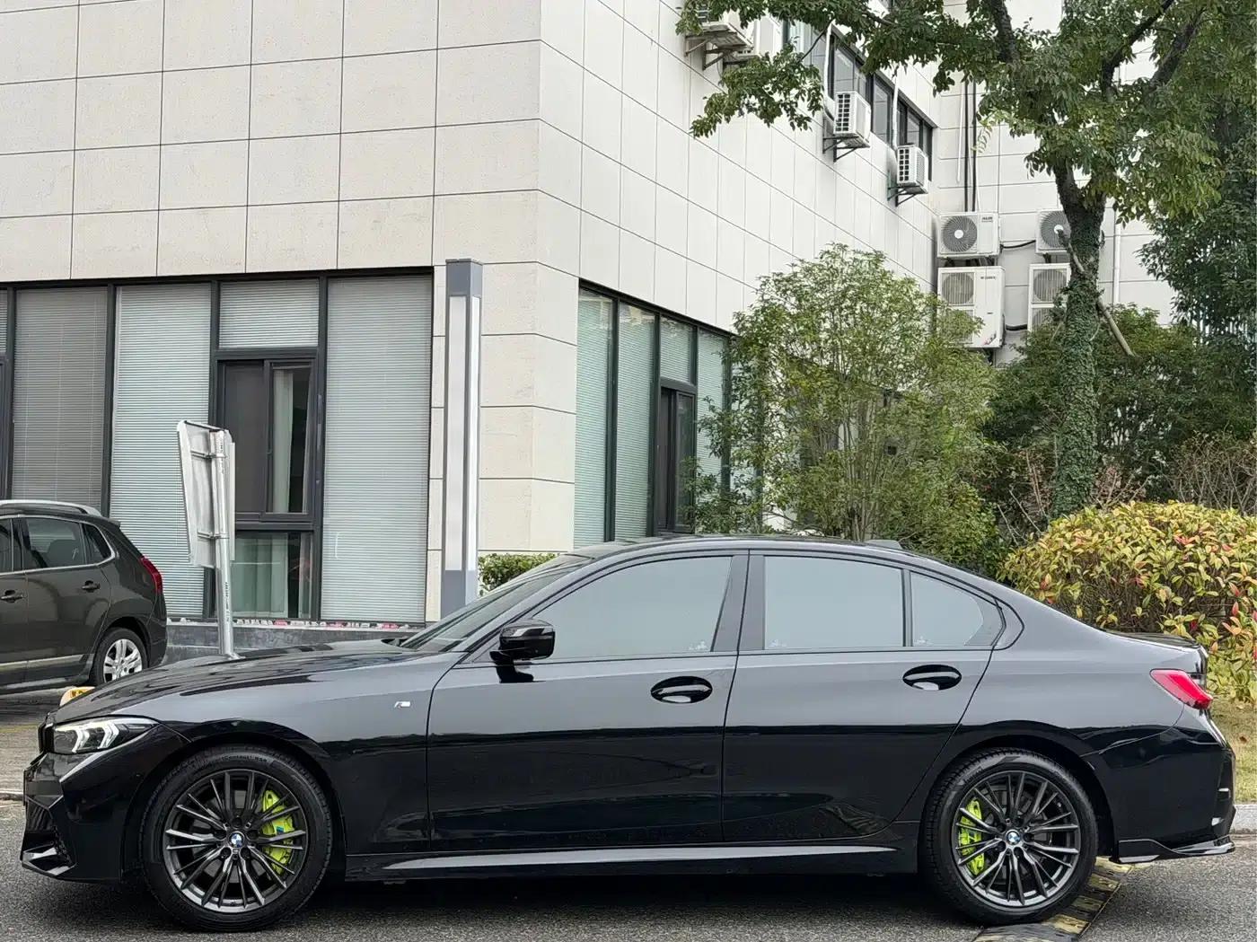 2023 BMW 3 Series 325i M Sport Shadow Edition — миниатюра 17
