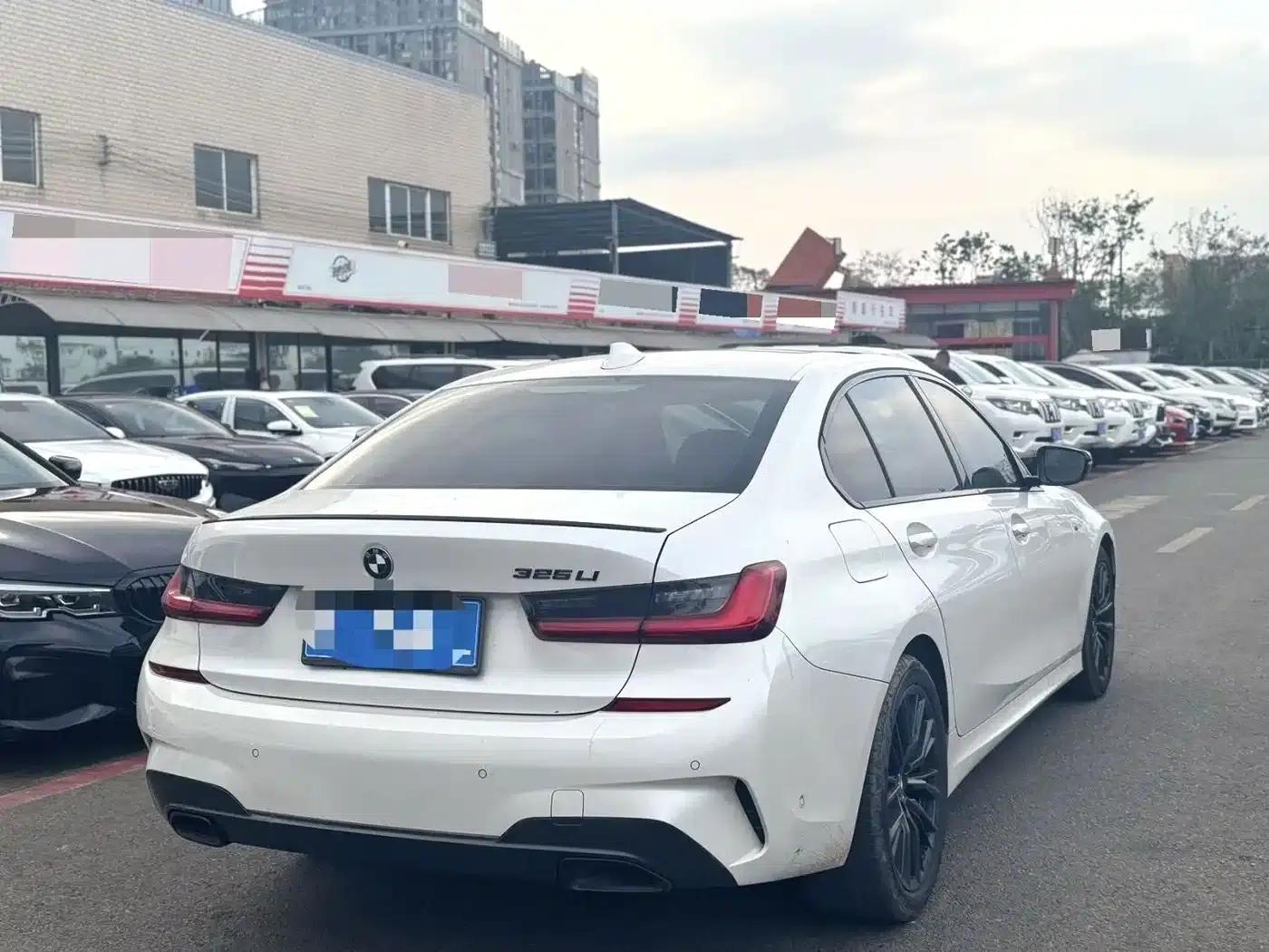 2020 BMW 3 Series 325Li M Sport Shadow Edition — миниатюра 7