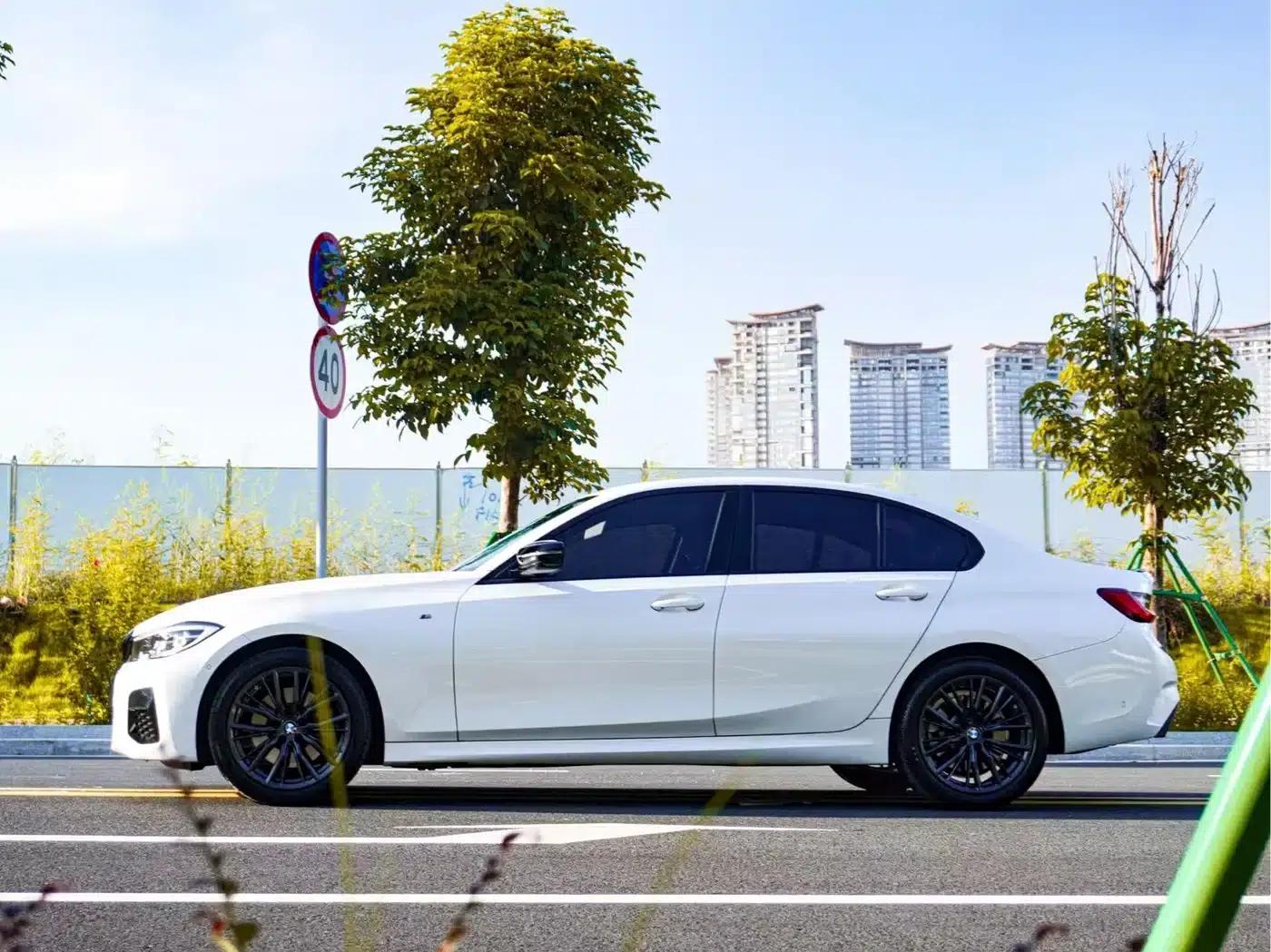 2021 BMW 3 Series 330i M Sport Shadow Edition — миниатюра 3