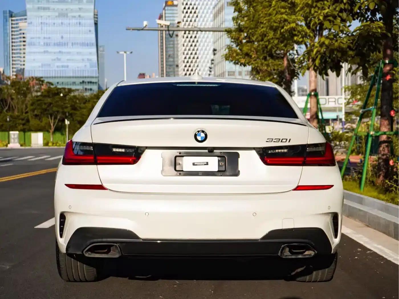 2021 BMW 3 Series 330i M Sport Shadow Edition — миниатюра 4