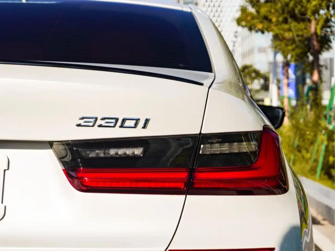 2021 BMW 3 Series 330i M Sport Shadow Edition — миниатюра 6