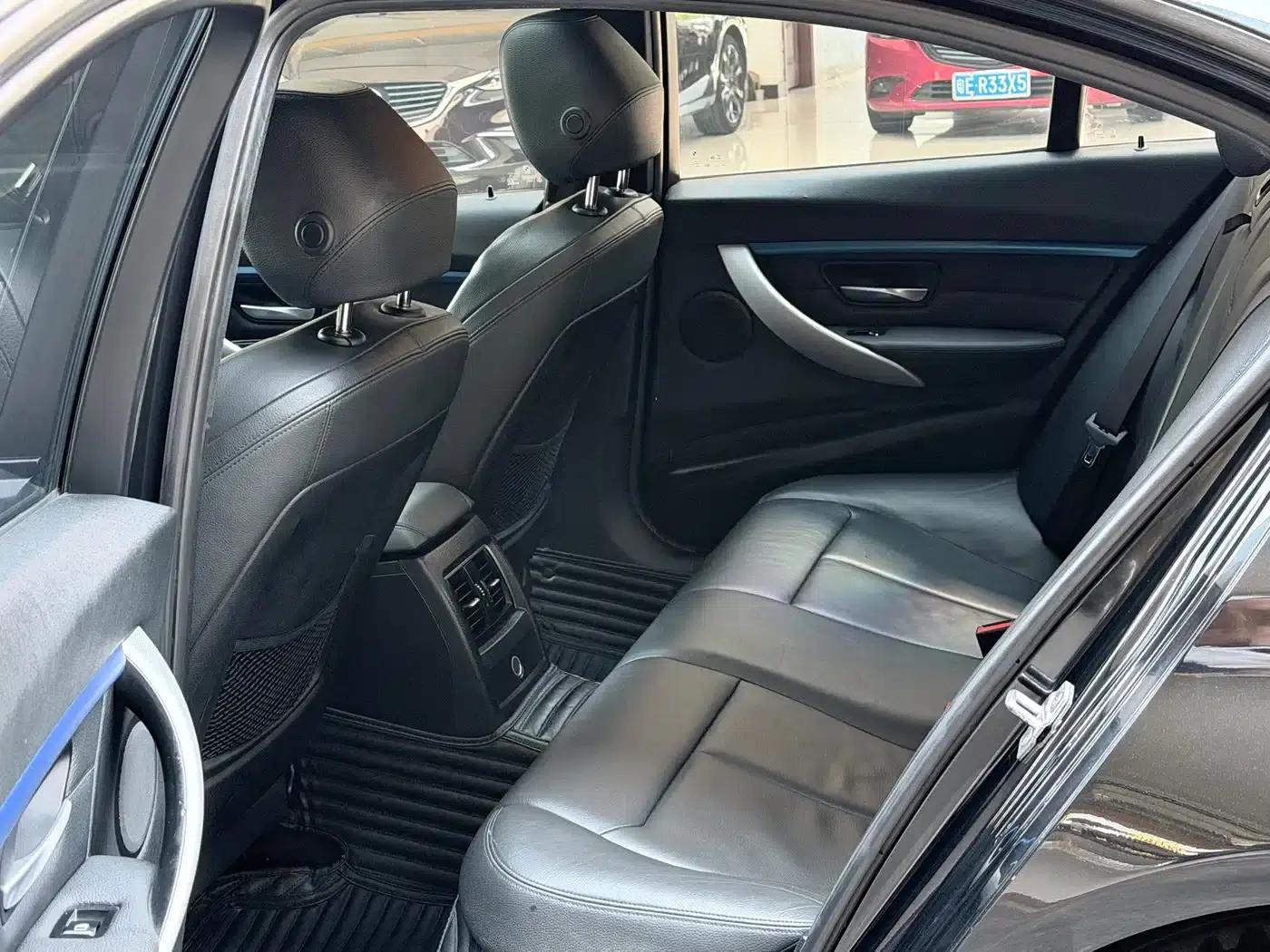 2017 BMW 3 Series 320i M Sport — миниатюра 7