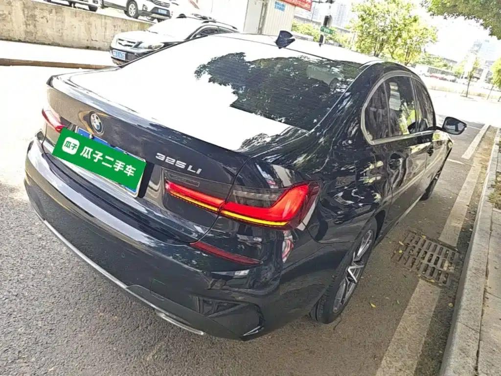 2022 BMW 3 Series 325Li M Sport Package — миниатюра 7