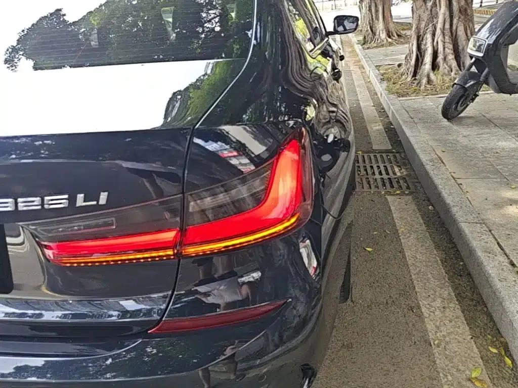 2022 BMW 3 Series 325Li M Sport Package — миниатюра 8