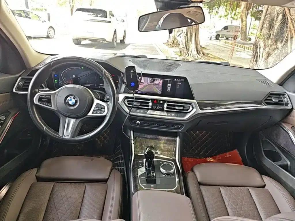 2022 BMW 3 Series 325Li M Sport Package — миниатюра 10