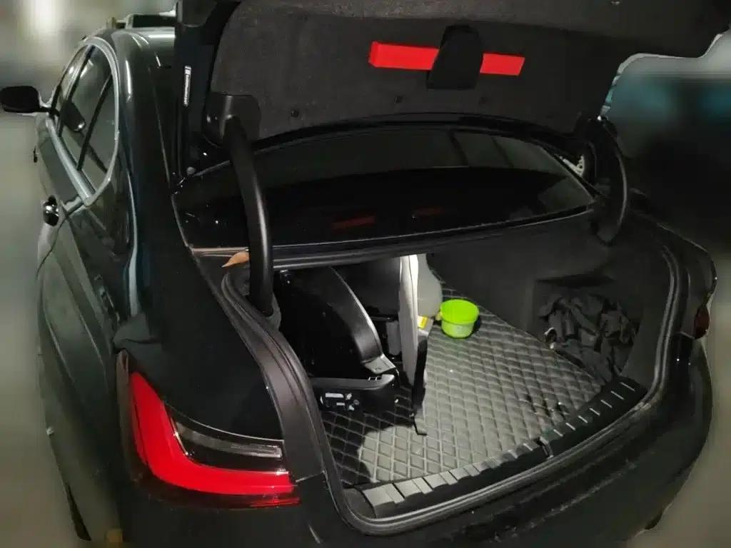 2023 BMW 3 Series 320Li M Sport Package — миниатюра 10