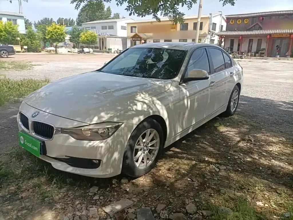 2015 BMW 3 Series 316i Progressive — миниатюра 1