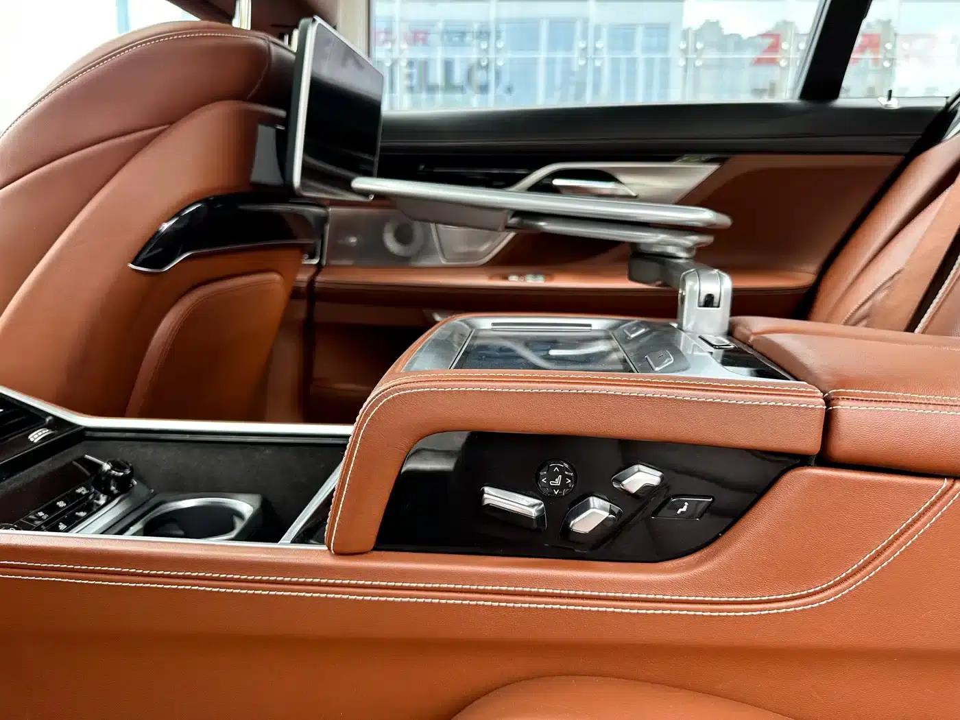 2017 BMW 7 Series M760Li xDrive Premium Luxury Edition — миниатюра 12