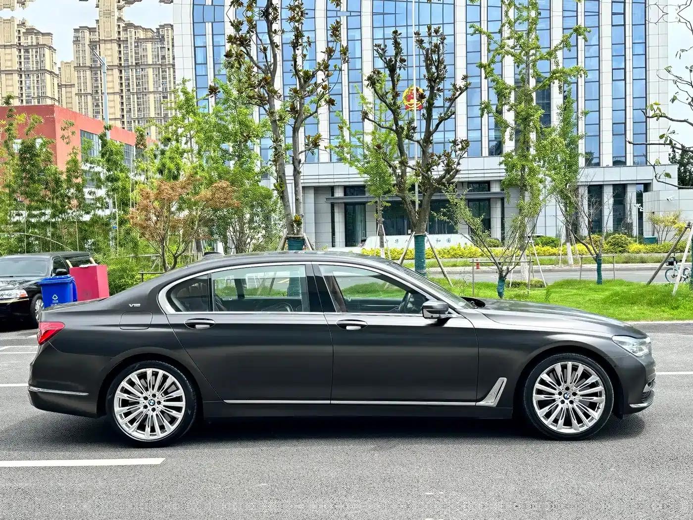 2017 BMW 7 Series M760Li xDrive Premium Luxury Edition — миниатюра 4