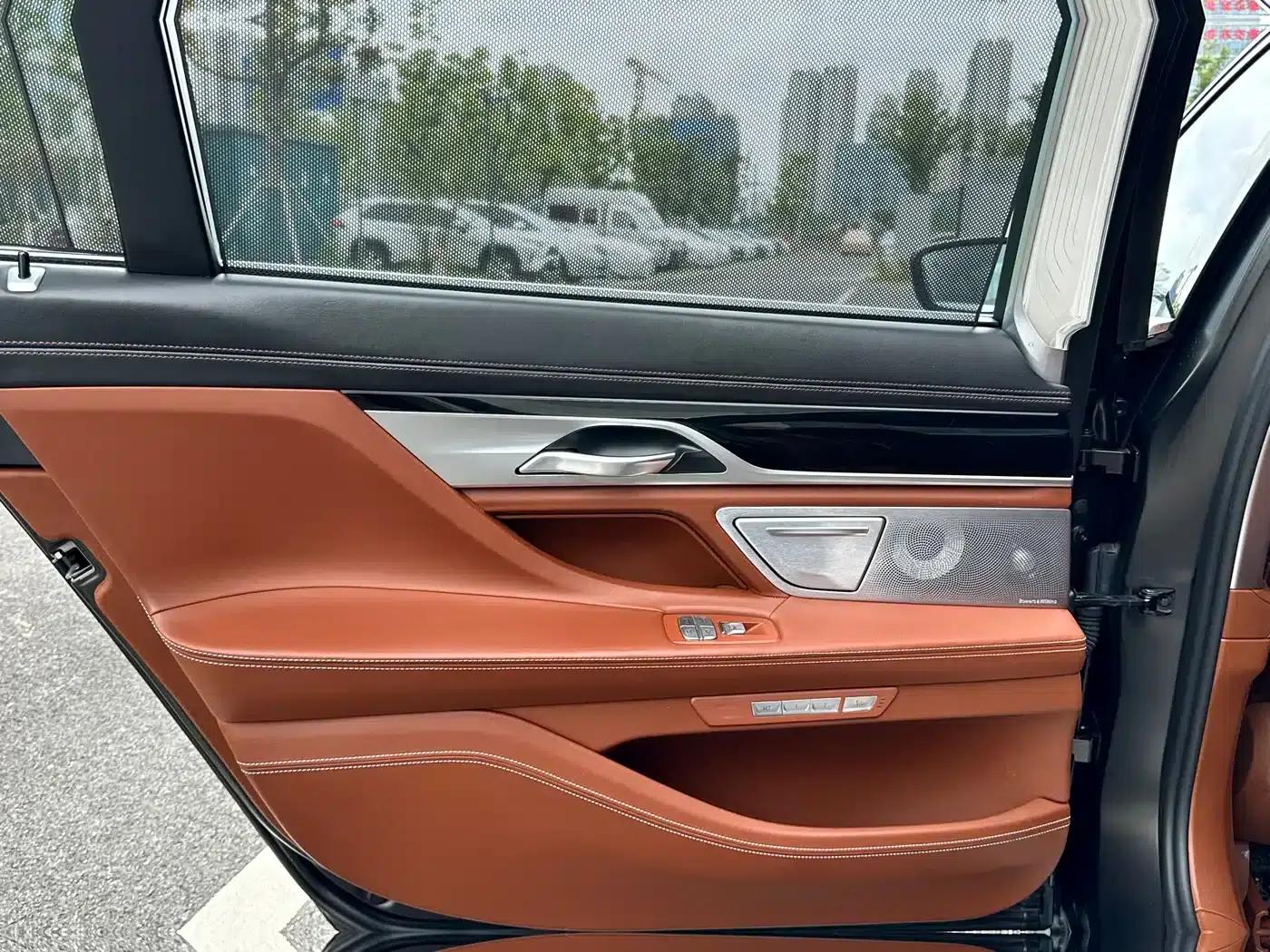 2017 BMW 7 Series M760Li xDrive Premium Luxury Edition — миниатюра 9