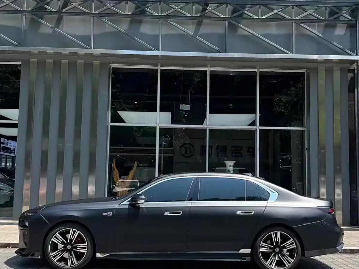 2023 BMW 7 Series 740Li Luxury M Sport Package — миниатюра 7