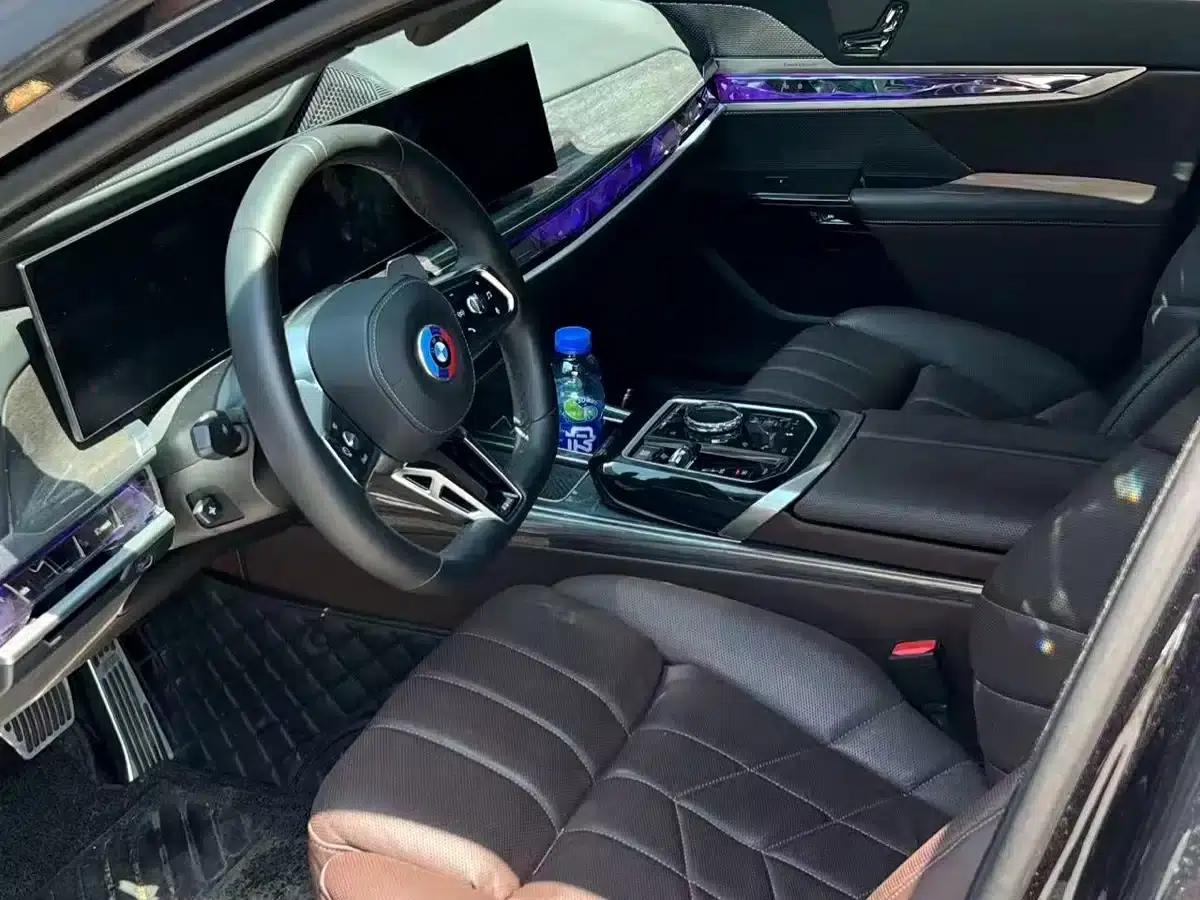 2023 BMW 7 Series 740Li Luxury M Sport Package — миниатюра 8