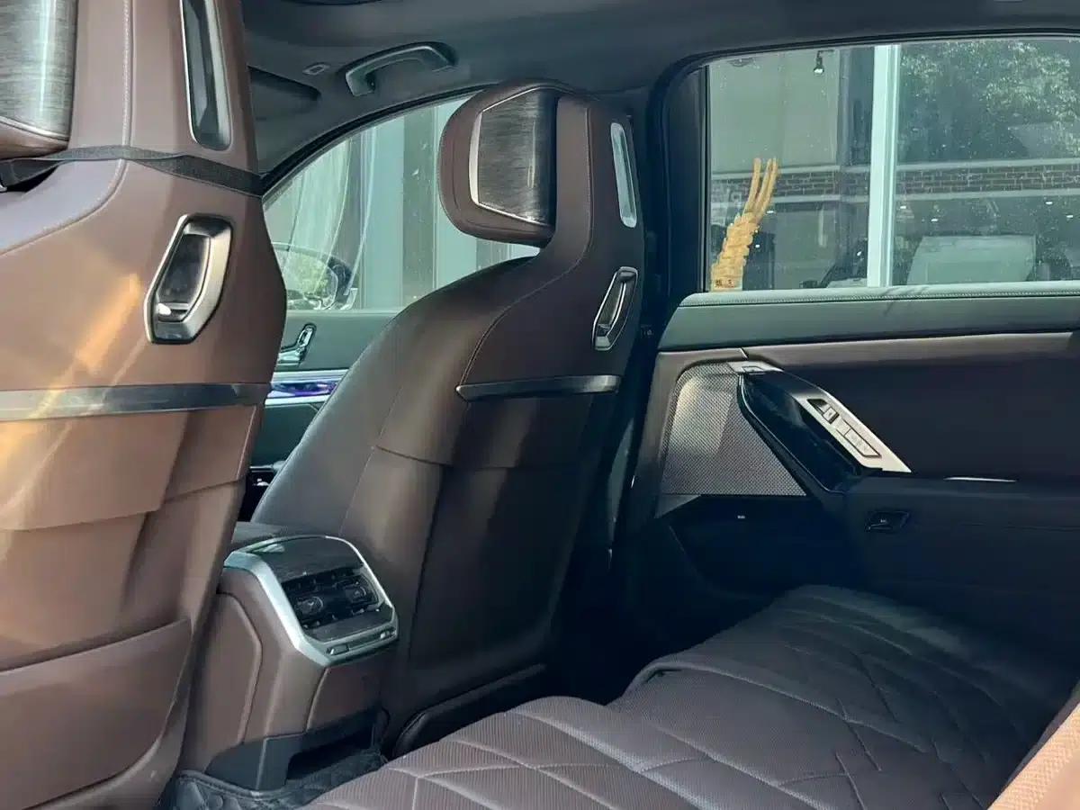 2023 BMW 7 Series 740Li Luxury M Sport Package — миниатюра 9